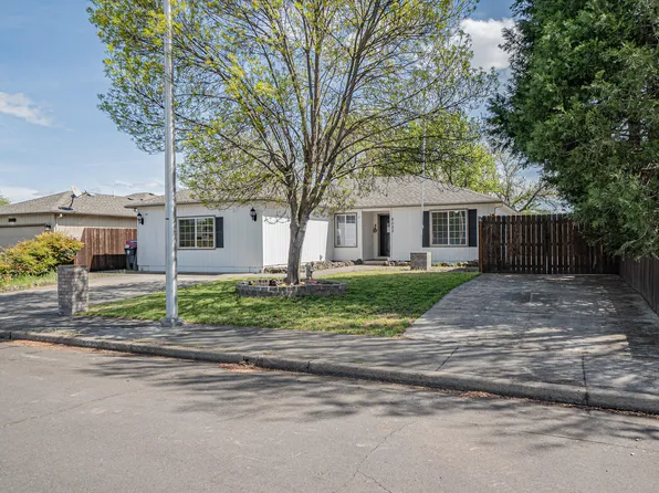 8022 Brie Ter, White City, OR 97503