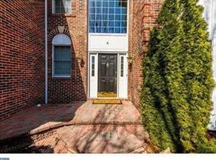 4 Doral Ct, Moorestown, NJ 08057