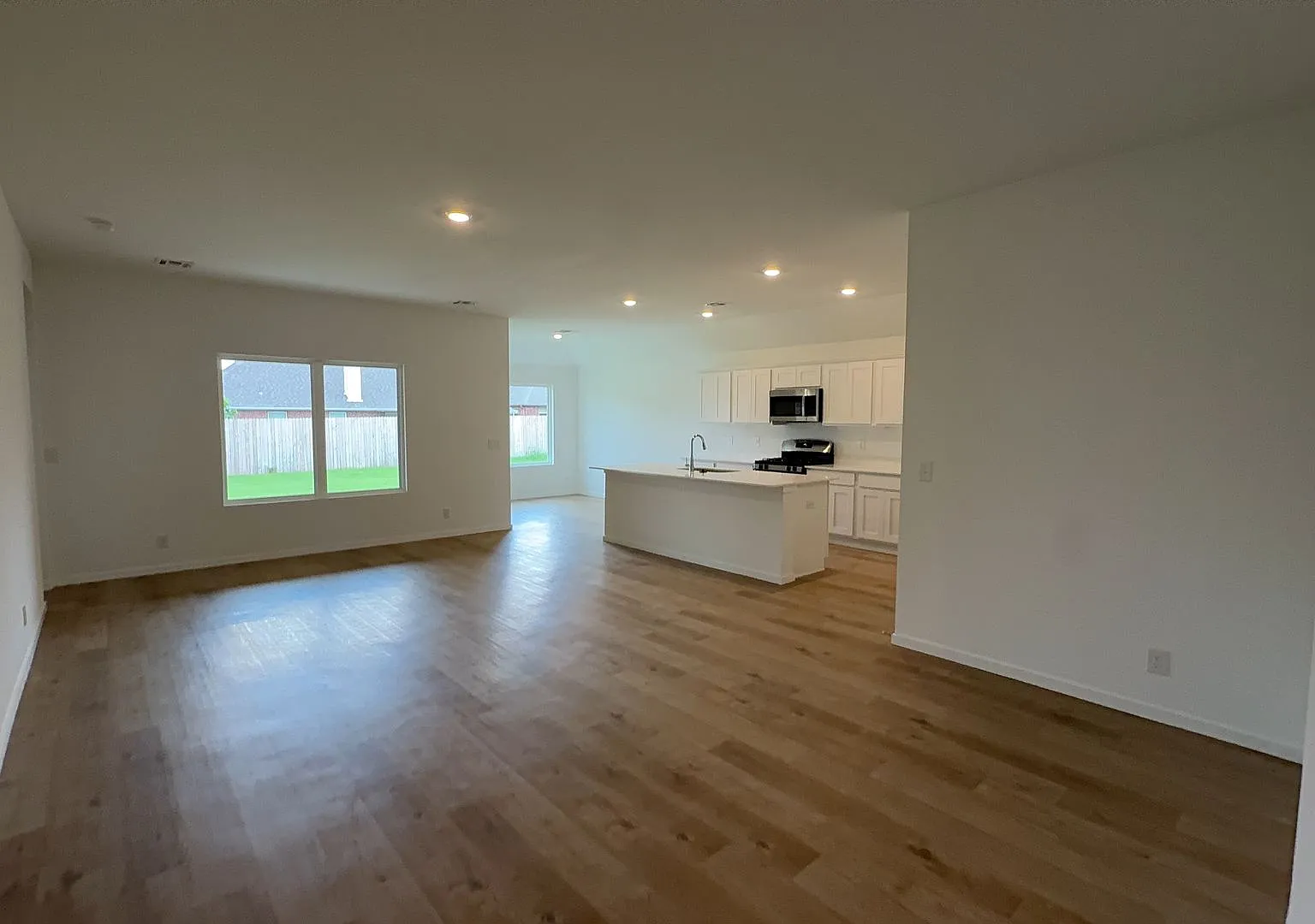 Welcome to your newly constructed 3-bedroom, 2-bath home in Broken Arrow. — Photo 2