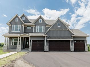 10052 Arrowwood Trl, Lake Elmo, MN 55042