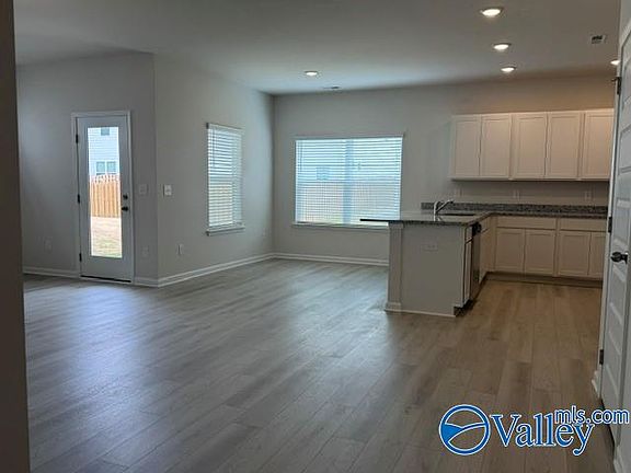 3rd image of 1112 Tanger Glen Trl