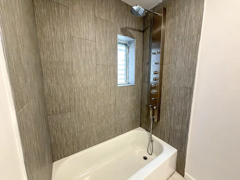 2129 Pine St #1R — Photo 12