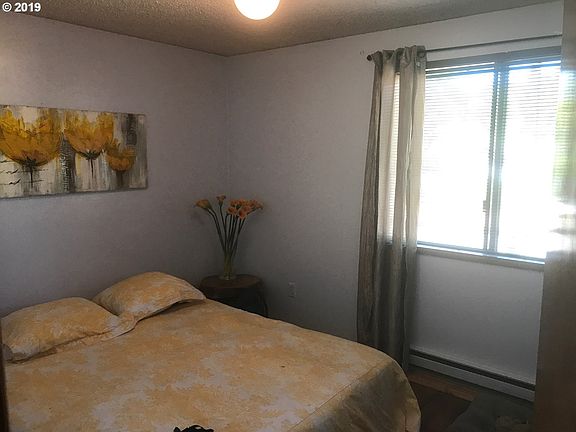 3rd image of 1127 Hemlock Ct