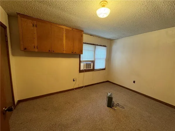 1030 S Walnut St, Ottawa, KS 66067