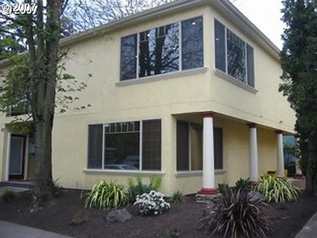 103 NE Tillamook St photo 1