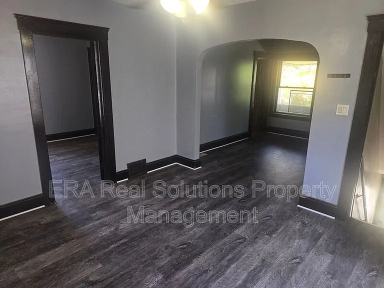 2611 Hood Ave — Photo 9