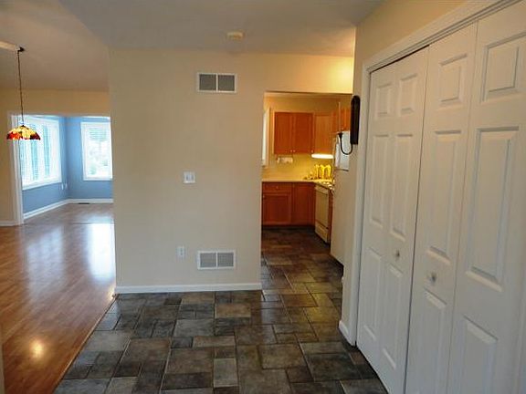 2nd image of 14 Lincoln Dr #14