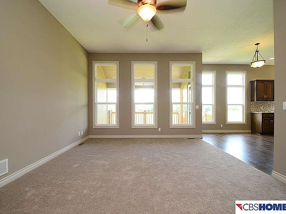 4th image of 403 Itan Dr