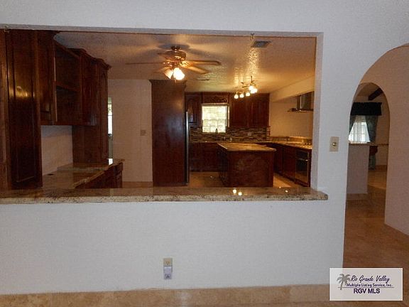 4th image of 616 Palm Valley Dr E