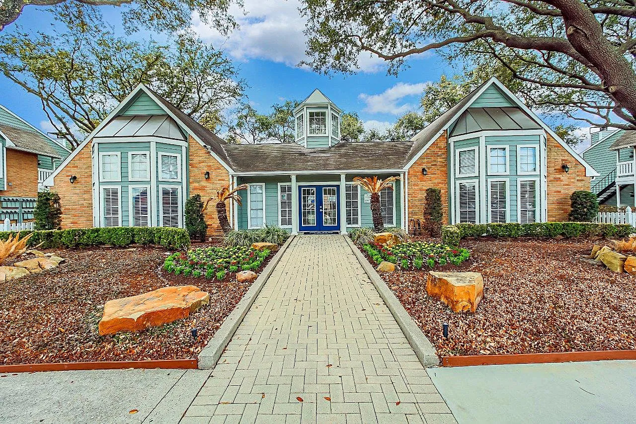 Oaks at Greenview — Photo 4