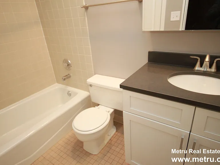 2215 N Clifton Ave #2W — Photo 16