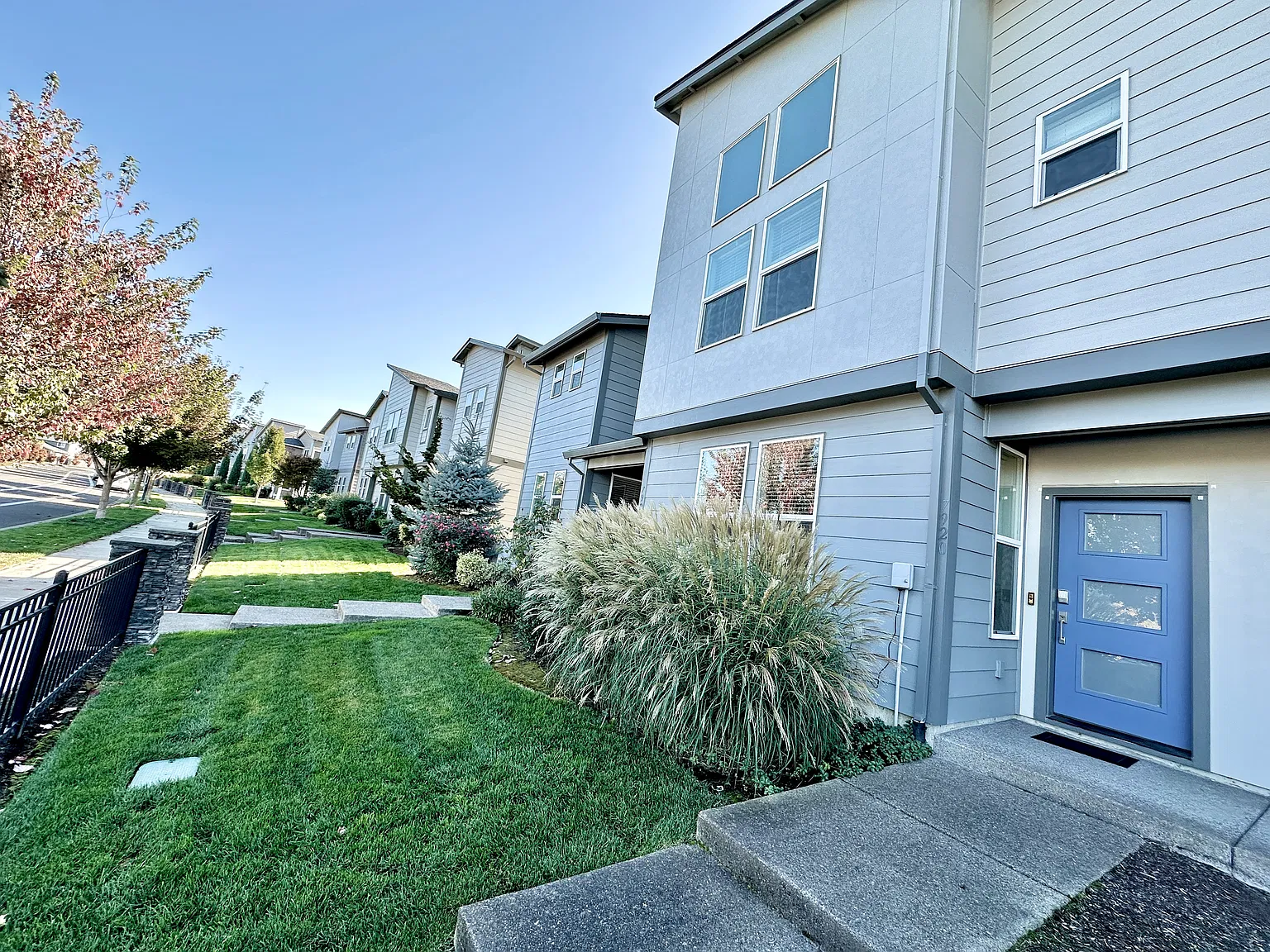3 bed, 2.5 bath, 1689 sqft, $2,600 — Photo 2