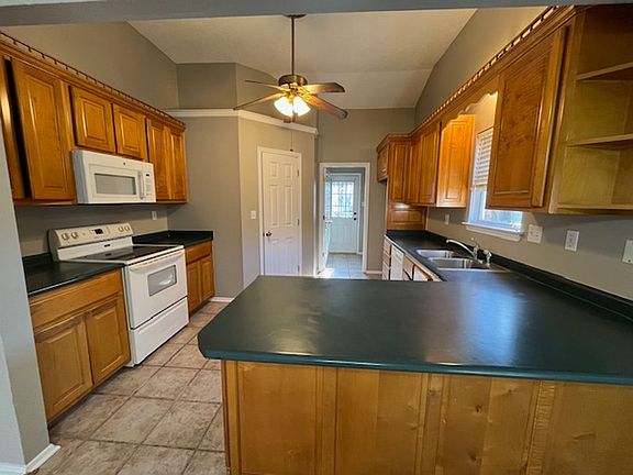 4th image of 1045 McGowan Dr