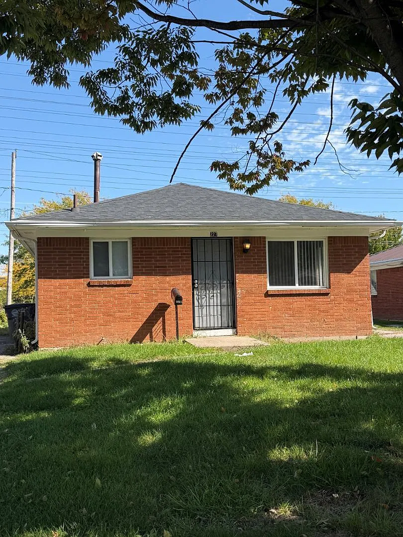2 bed, 1.0 bath, 1250 sqft, $820 — Photo 1