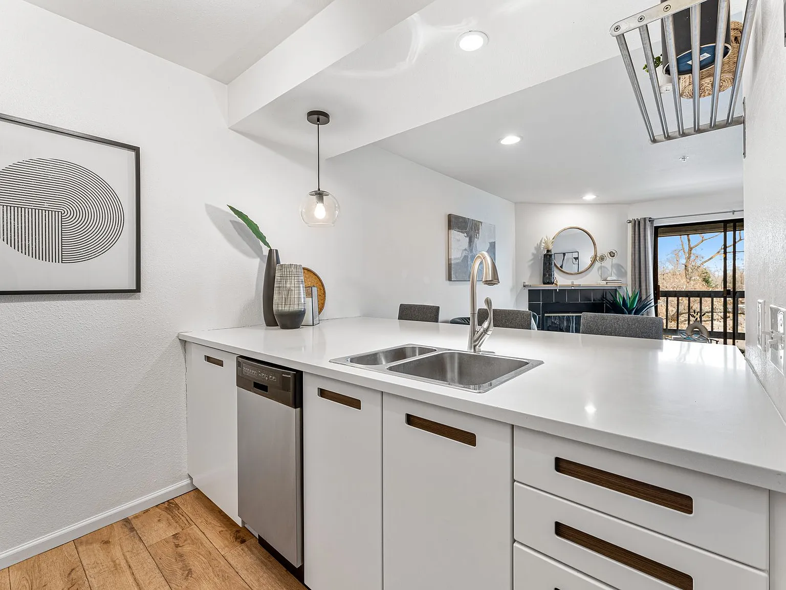 2727 Folsom St — Photo 2