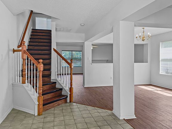 5th image of 303 Quail Meadows Ln
