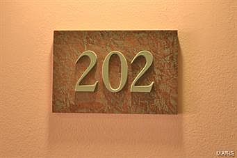3rd image of 4242 Laclede 202