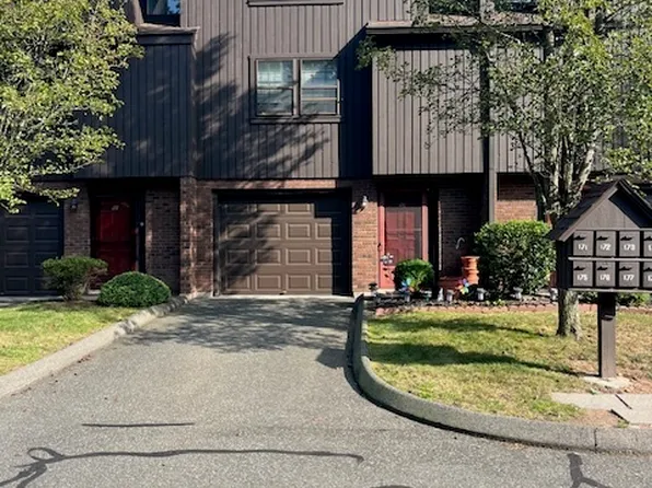 176 Natchaug Drive #176, Meriden, CT 06450