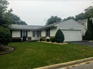 615 Pontiac Ln, Carol Stream, IL 60188