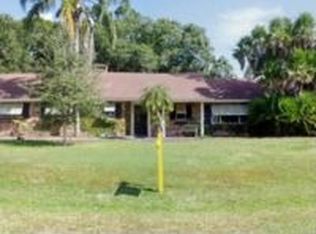 3019 E Forest Lake Dr, Sarasota, FL 34232