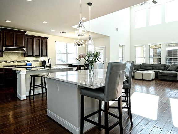 4th image of 5528 La Canada Way