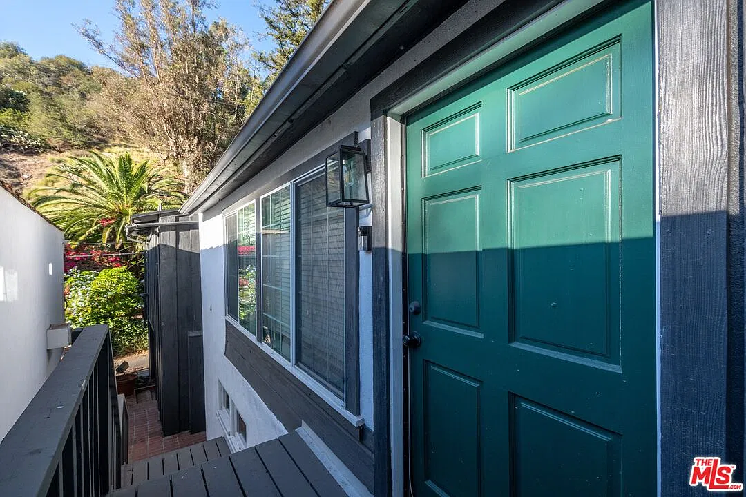 3 bed, 2.5 bath, 1626 sqft, $7,450 — Photo 2