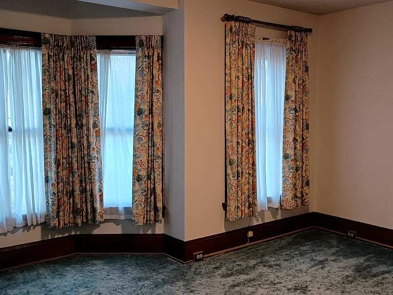 Front bedroom (2nd floor)