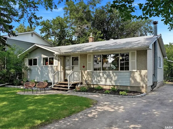 3 Woodlawn PLACE, Regina, SK S4S 5M9