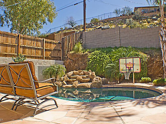 3rd image of 1101 E Orchid Ln
