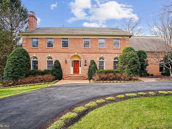 2nd image of 8405 Honeywood Ct