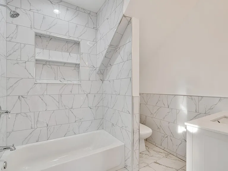 1544 W York St — Photo 17