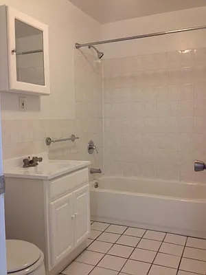 Rented by Full Time Management | media 15