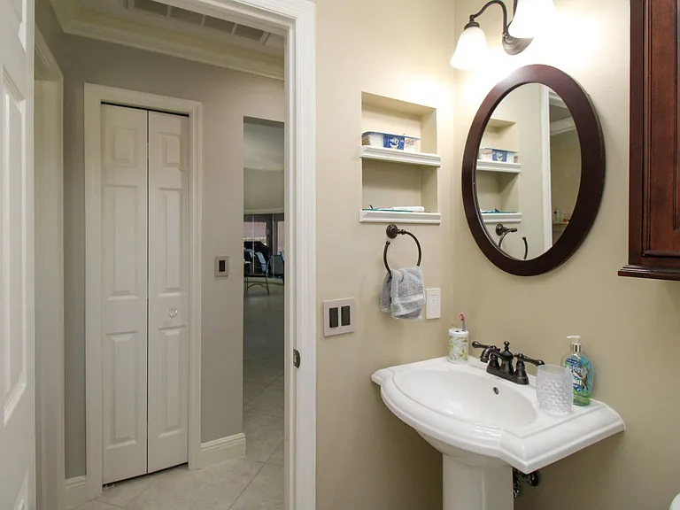 333 Wentworth Ct — Photo 38
