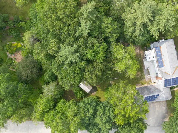 11 Robin Drive, Hudson, NH 03051