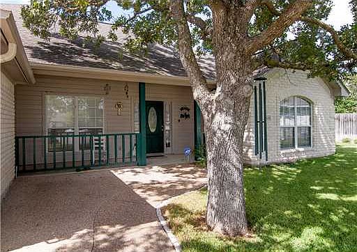 2nd image of 6205 Stratford Cir