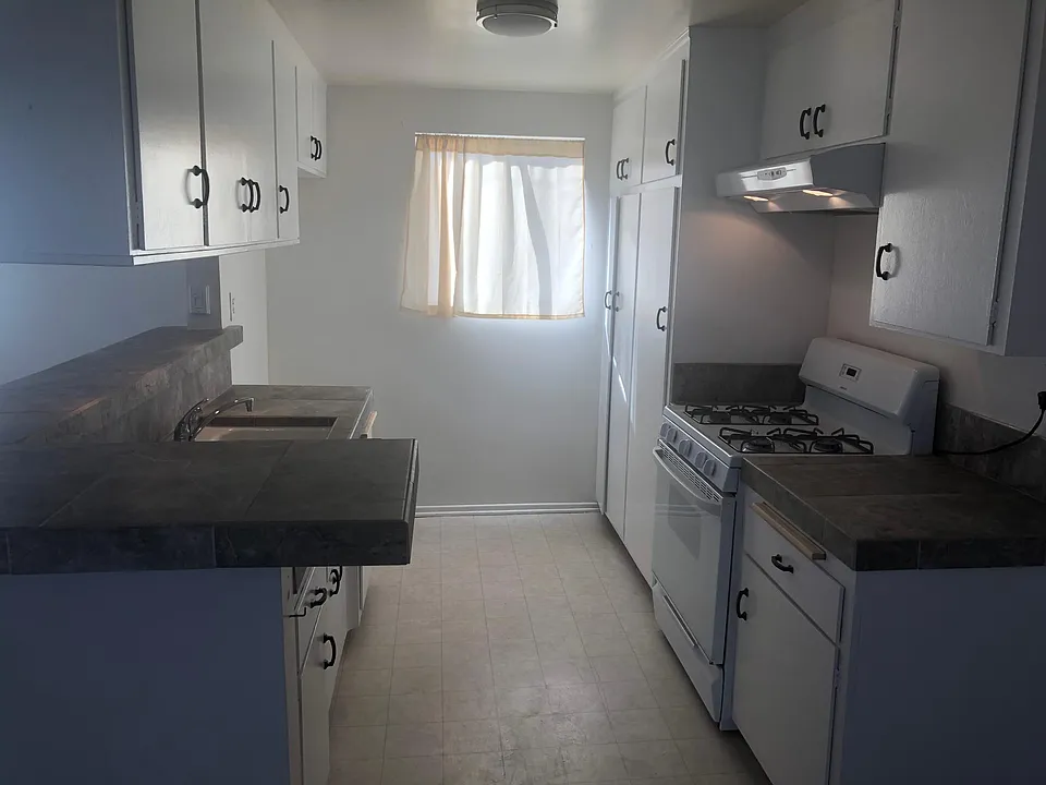 524 Avenue G #18