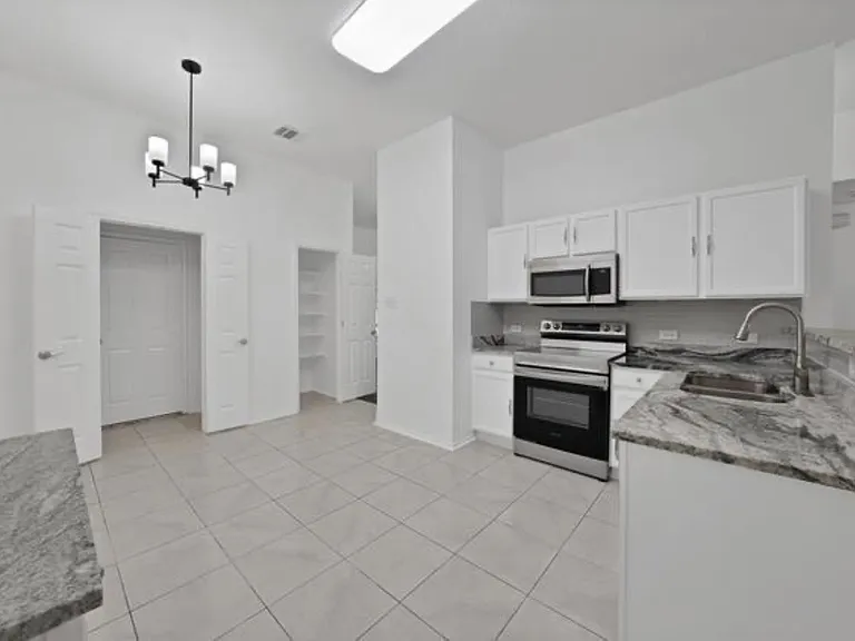1002 Manassas Dr — Photo 13