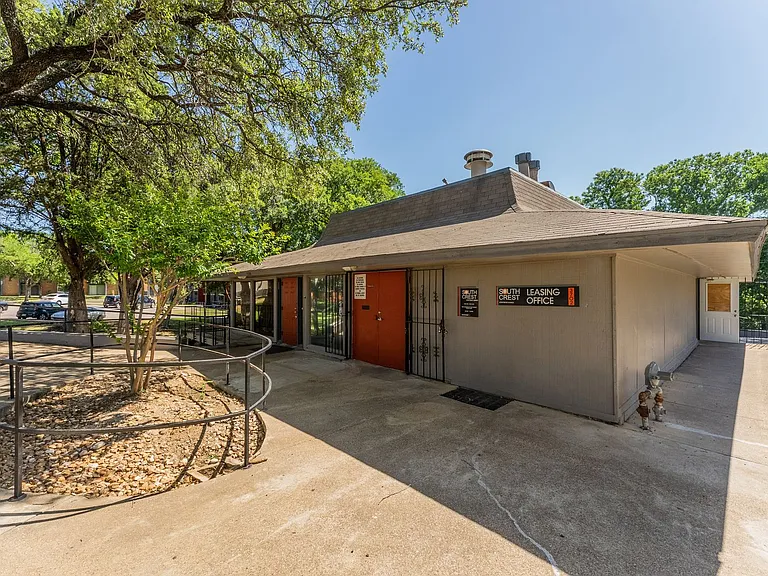 South Crest Apartments: All Bills Paid -Dazzling Dallas Apartments in Quiet Area! — Photo 110