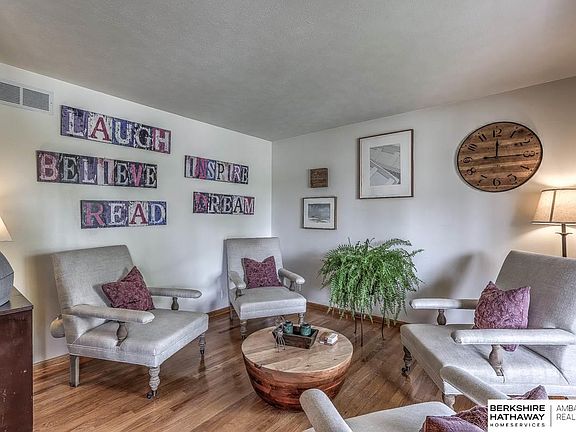 5th image of 15364 Sherwood Cir N