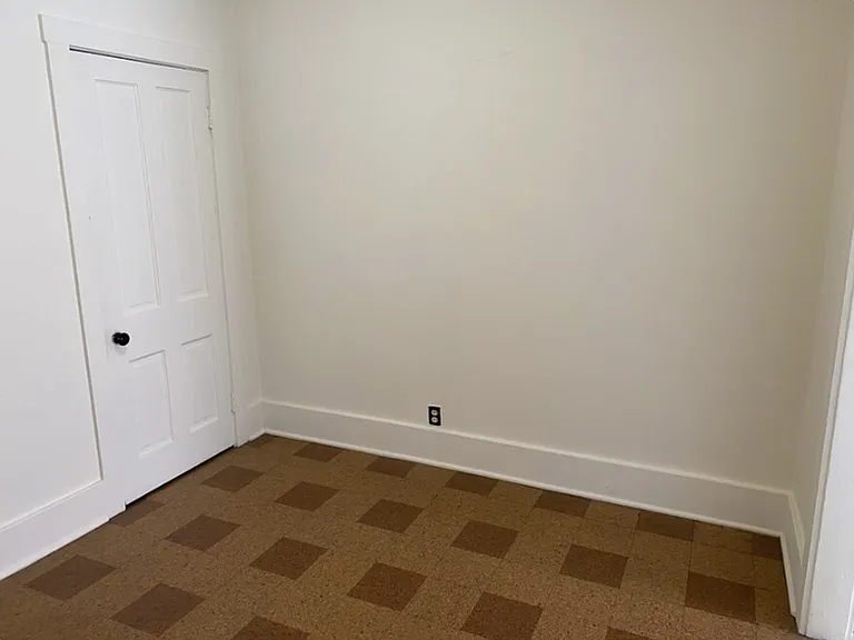 512 W University Ave — Photo 9