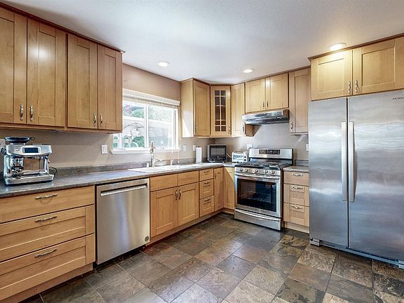5th image of 414 Princess Way