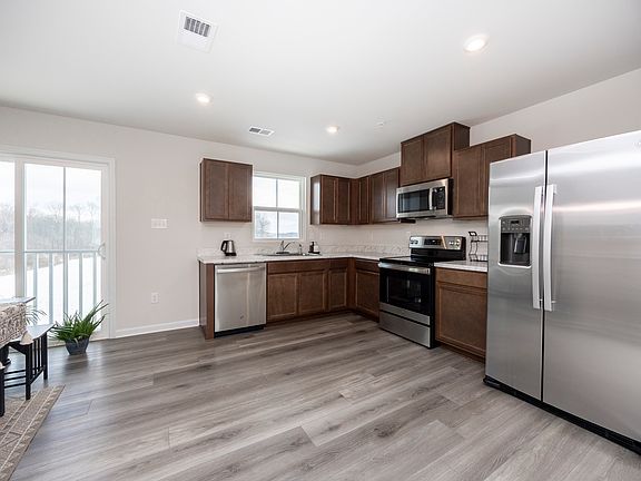 4th image of 132 Hamilton Ln