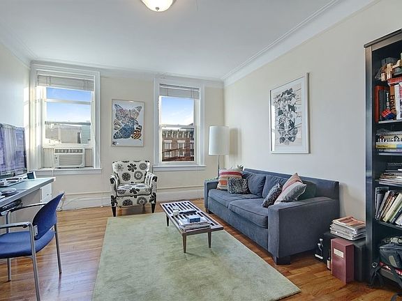 5th image of 725 Metropolitan Ave