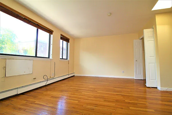 Rented by Bruma Realty LLC | media 8