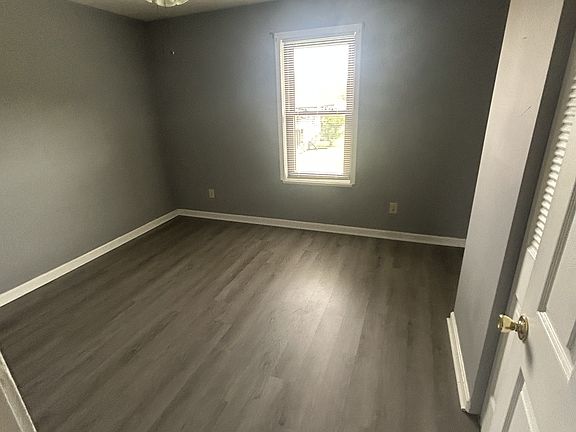 5th image of 712 E Lincoln Trail Blvd APT 6