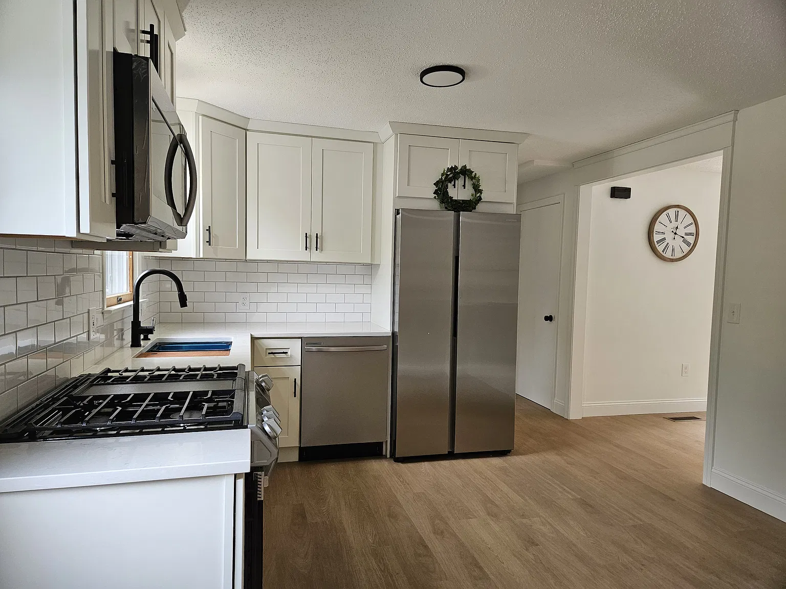 3 bed, 1212 sqft, $2,300 — Photo 2