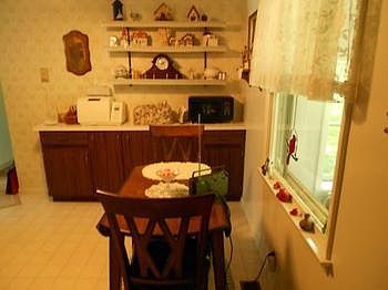 East unit eat-in kitchen.