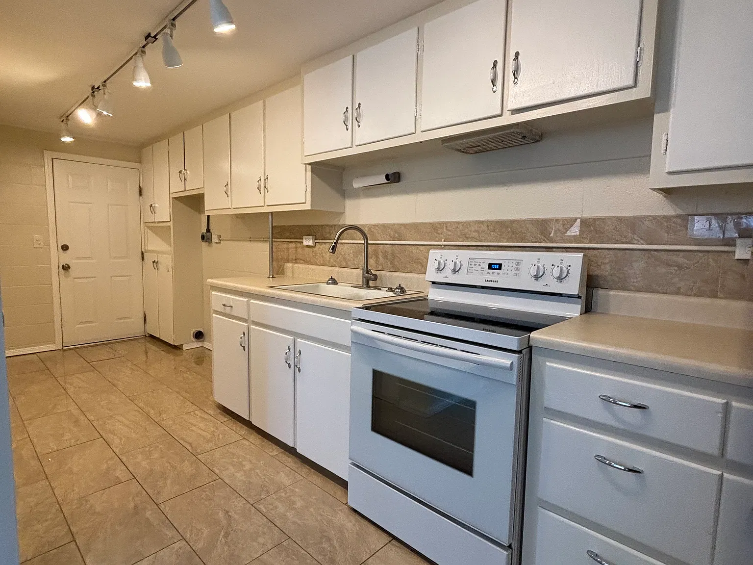 1 bed, 500 sqft, $875 — Photo 3