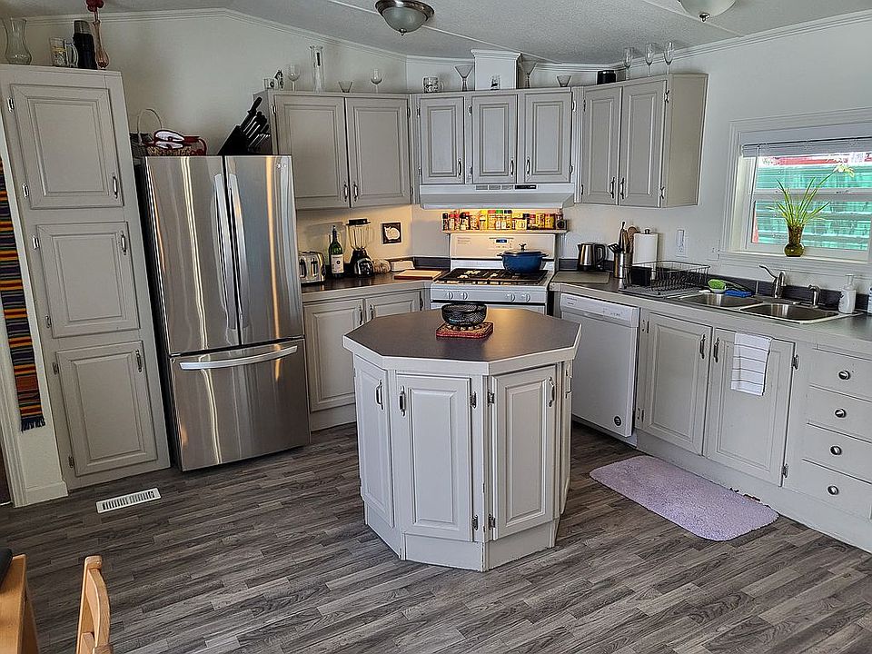 1st image of 1025 Maverick Ln SE