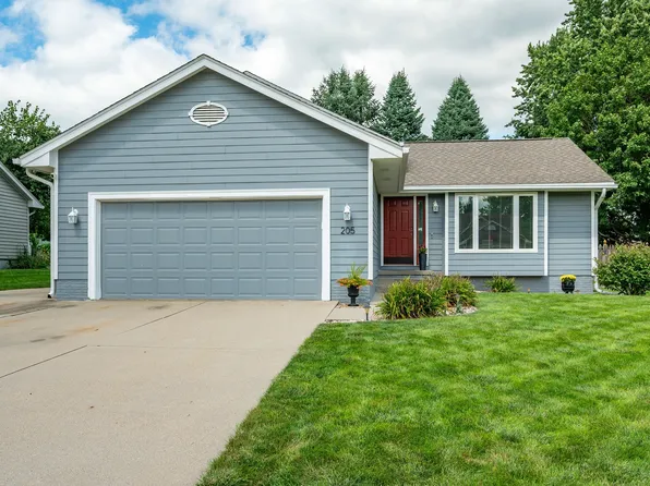 205 7th St NW, Altoona, IA 50009